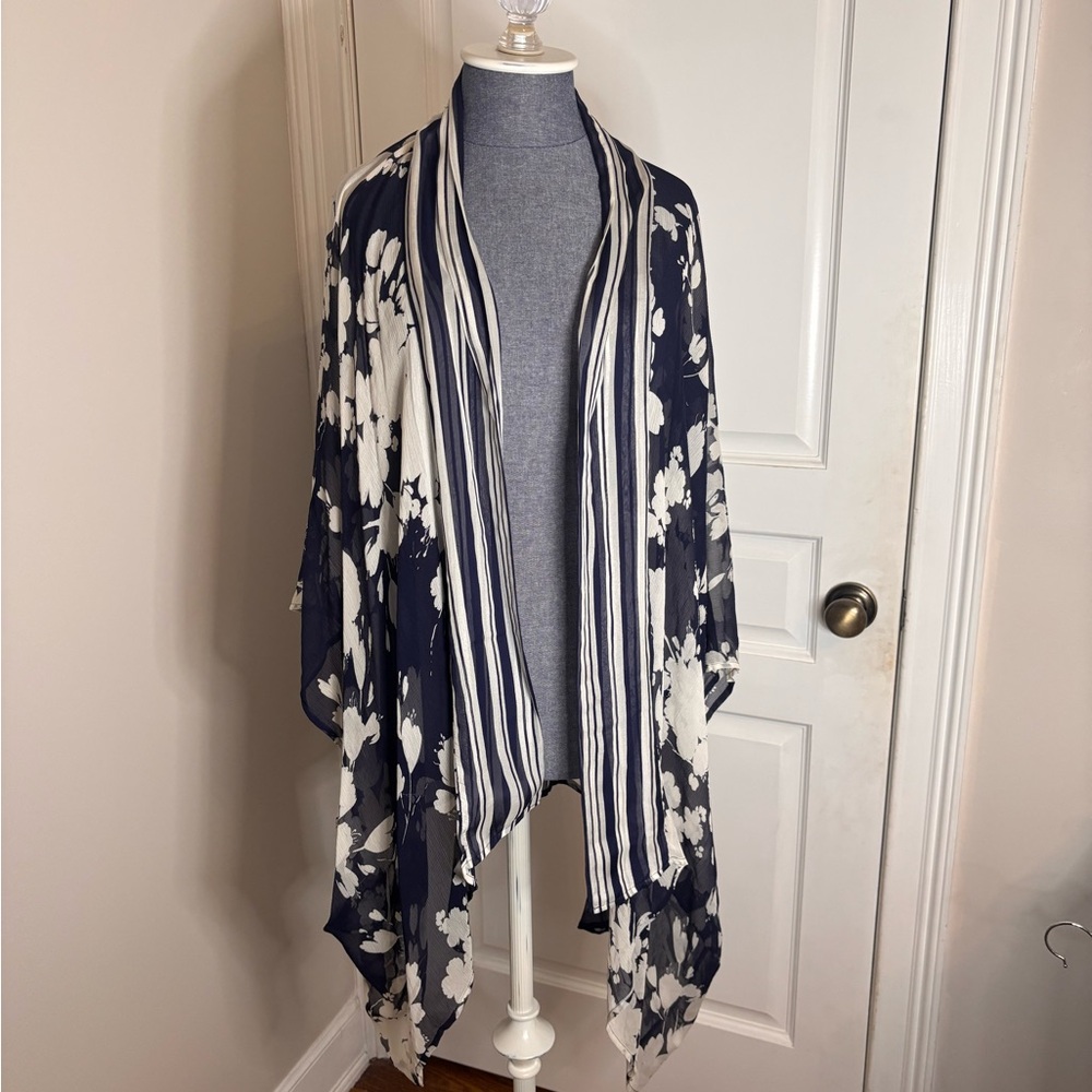 Anthropologie Elevenses Silk Palolem Navy and White Floral Kimono